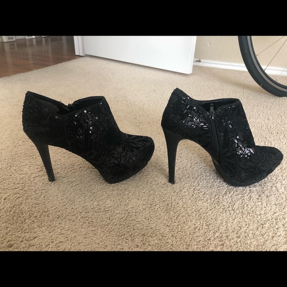 Gorgeous Black Gianni Bini heels - Picture 3 of 6
